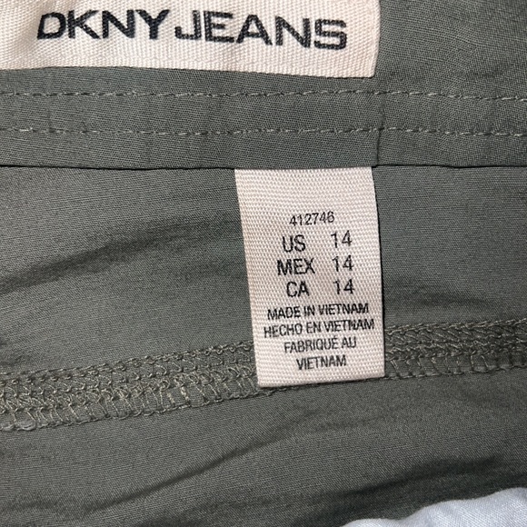 DNKY JEANS SIZE 14 WOMENS ARMY GREEN SHORTS - Picture 3 of 5